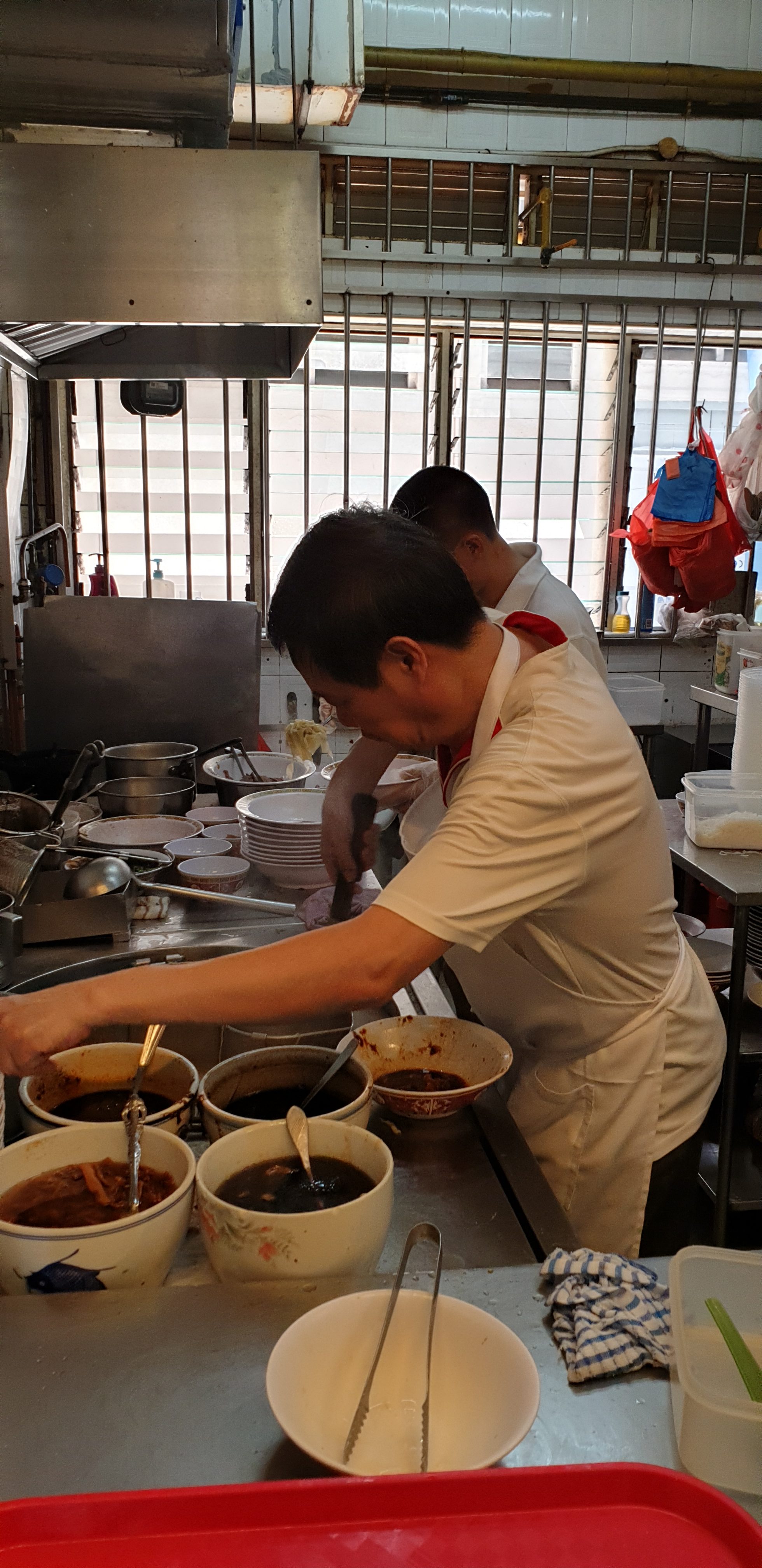 Hill Street Tai Hwa Pork Noodle to queue or not to queue. Mortar Pestle
